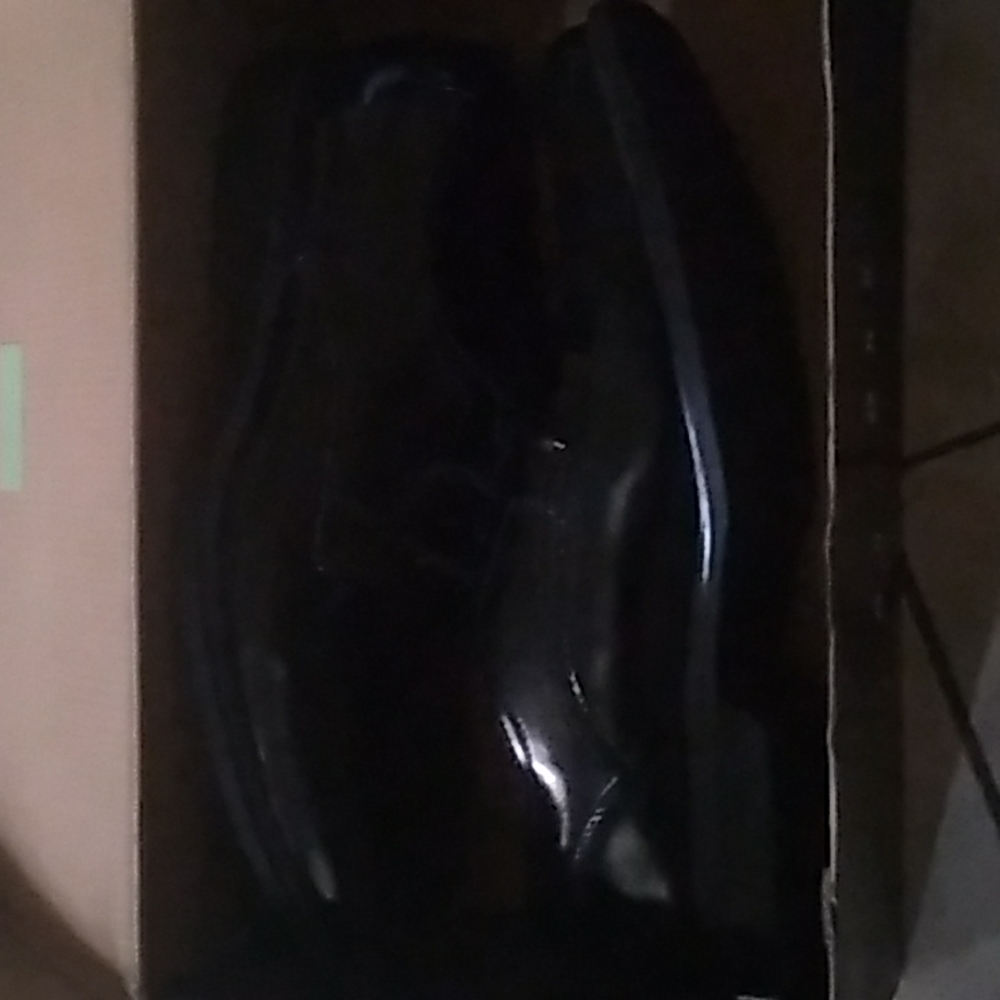LIKE NEW.  very nice .... size 10 for men